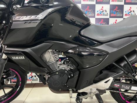 YAMAHA FZ 15 Fazer ABS, Foto 3