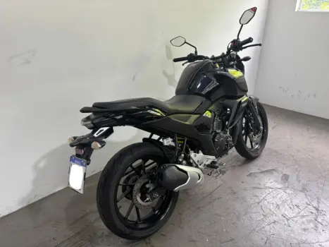 YAMAHA FZ 15 Fazer ABS, Foto 4