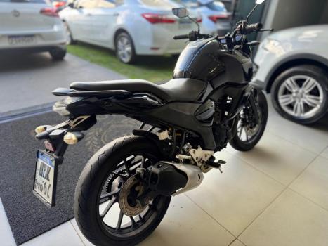 YAMAHA FZ 15 Fazer ABS, Foto 4