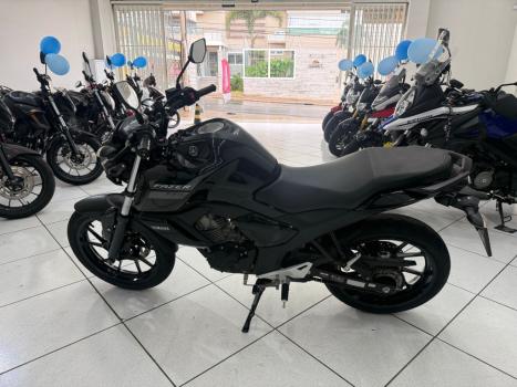 YAMAHA FZ 15 Fazer ABS, Foto 4
