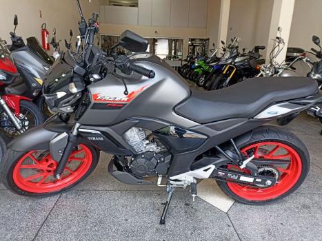 YAMAHA FZ 15 Fazer ABS, Foto 2