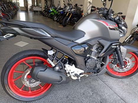 YAMAHA FZ 15 Fazer ABS, Foto 9