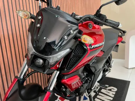 YAMAHA FZ 15 Fazer ABS, Foto 2