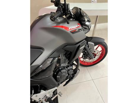 YAMAHA FZ 15 Fazer ABS, Foto 15
