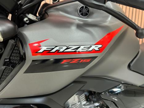 YAMAHA FZ 15 Fazer ABS, Foto 9