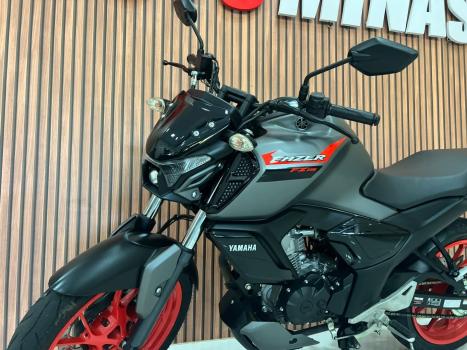 YAMAHA FZ 15 Fazer ABS, Foto 13