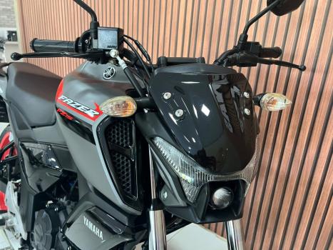 YAMAHA FZ 15 Fazer ABS, Foto 16