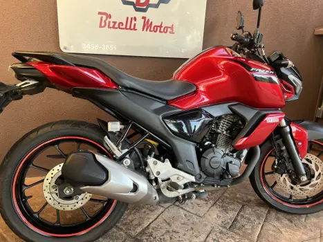 YAMAHA FZ 15 Fazer ABS, Foto 3