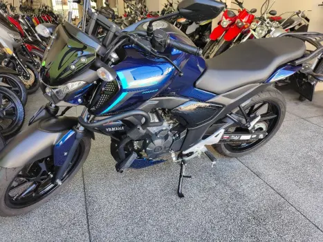 YAMAHA FZ 15 Fazer ABS, Foto 4