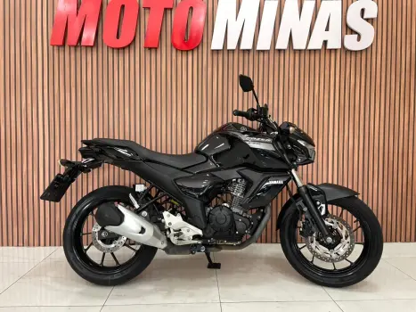YAMAHA FZ 15 Fazer ABS, Foto 3