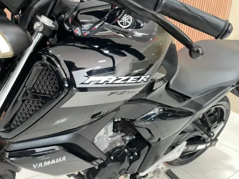 YAMAHA FZ 15 Fazer ABS, Foto 8