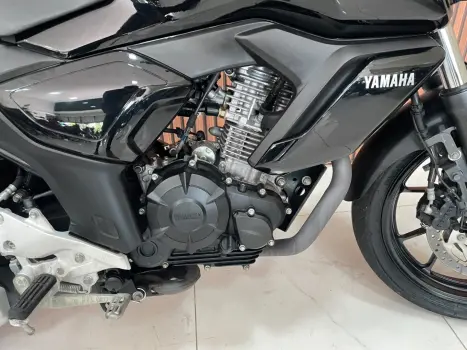 YAMAHA FZ 15 Fazer ABS, Foto 11