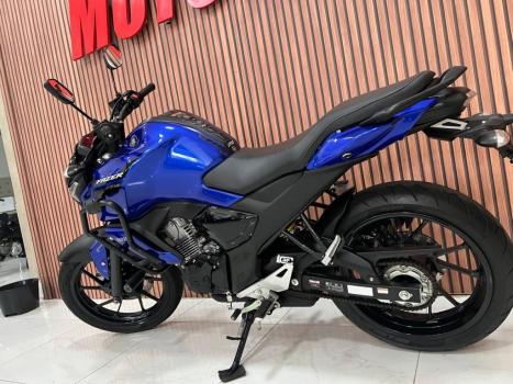 YAMAHA FZ 15 Fazer ABS, Foto 2