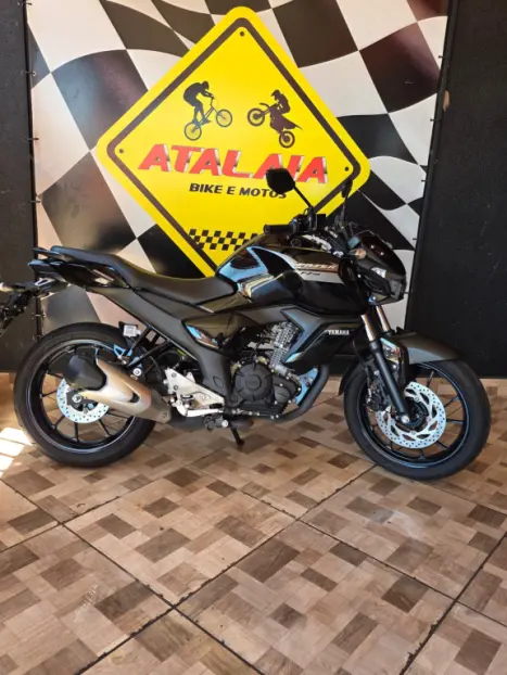 YAMAHA FZ 15 Fazer ABS, Foto 3