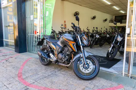 YAMAHA FZ 25 250 Fazer Flex , Foto 4