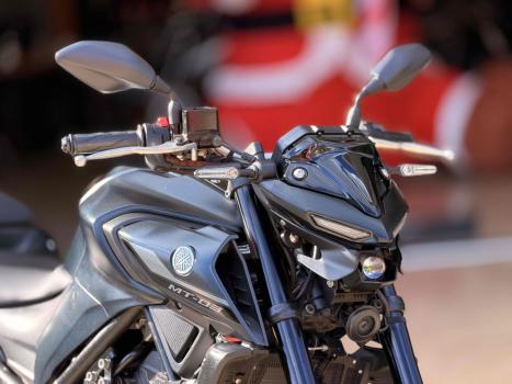 YAMAHA MT-03 300 , Foto 3