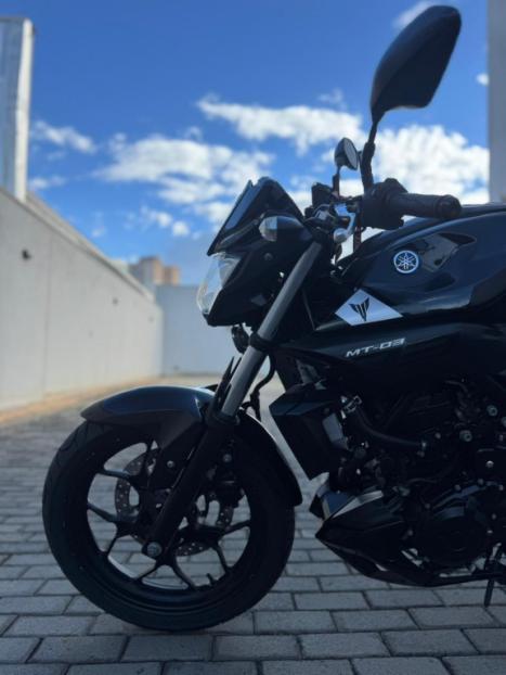 YAMAHA MT-03 300 , Foto 3