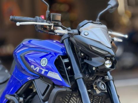 YAMAHA MT-03 300 , Foto 3