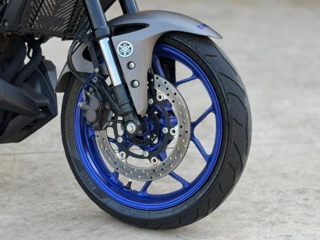 YAMAHA MT-03 300 , Foto 4