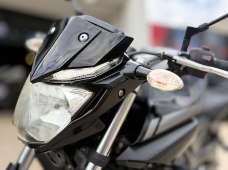 YAMAHA MT-03 300 , Foto 3