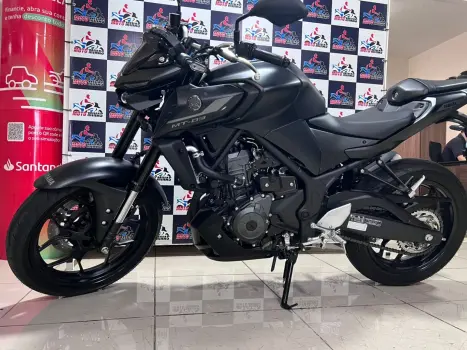 YAMAHA MT-03 300 ABS, Foto 2