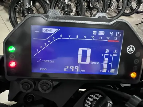 YAMAHA MT-03 300 ABS, Foto 12