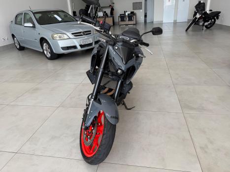 YAMAHA MT-03 300 ABS, Foto 1