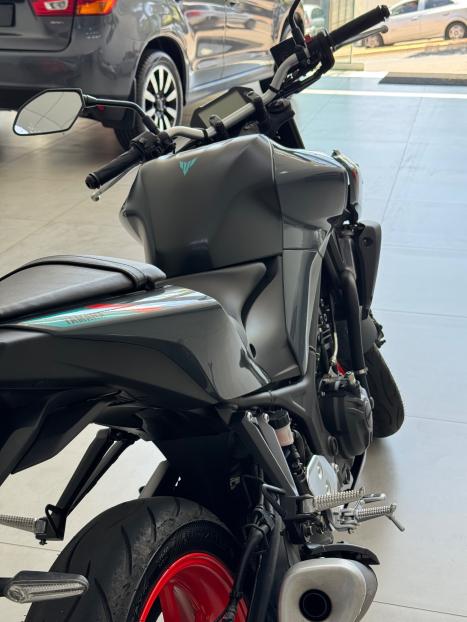 YAMAHA MT-03 300 ABS, Foto 10