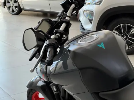 YAMAHA MT-03 300 ABS, Foto 11