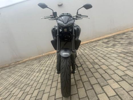 YAMAHA MT-03 300 ABS, Foto 4