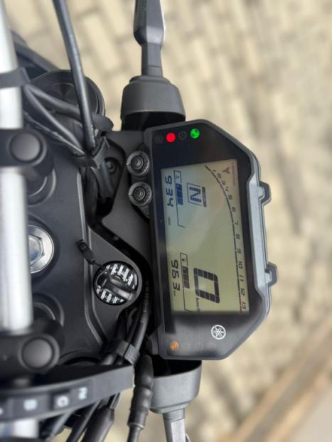 YAMAHA MT-03 300 ABS, Foto 6