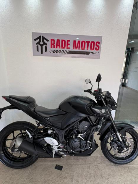 YAMAHA MT-03 300 ABS, Foto 2