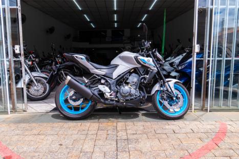 YAMAHA MT-03 300 ABS, Foto 2