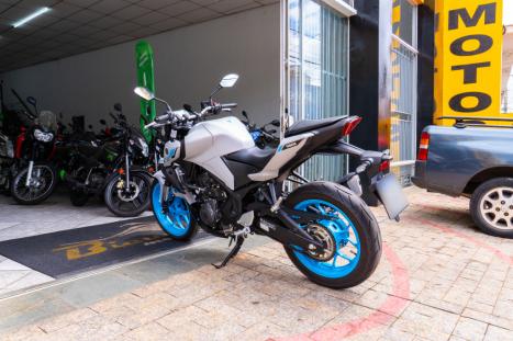 YAMAHA MT-03 300 ABS, Foto 3