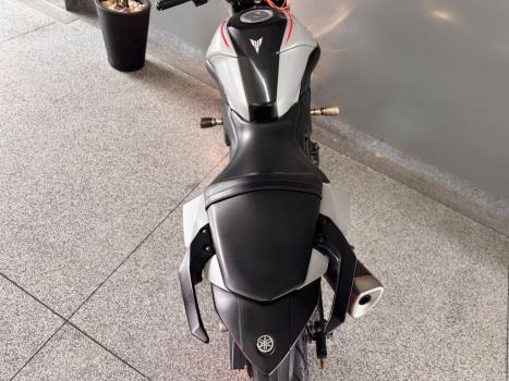 YAMAHA MT-03 300 ABS, Foto 3