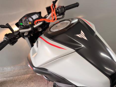 YAMAHA MT-03 300 ABS, Foto 4