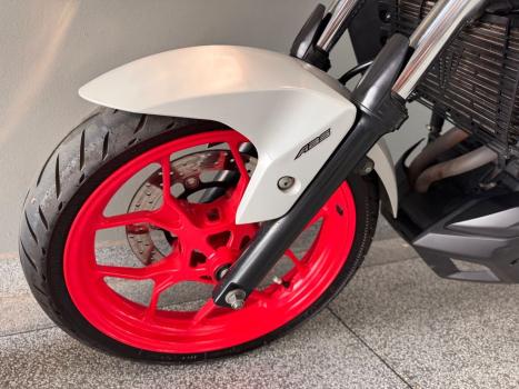 YAMAHA MT-03 300 ABS, Foto 10