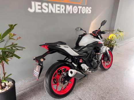 YAMAHA MT-03 300 ABS, Foto 14