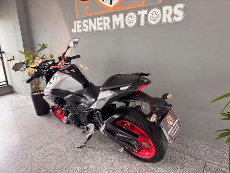 YAMAHA MT-03 300 ABS, Foto 17