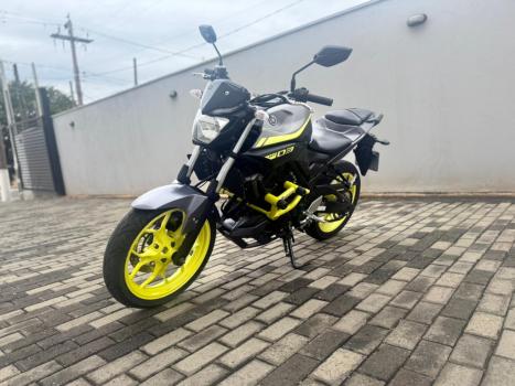 YAMAHA MT-03 300 ABS, Foto 3