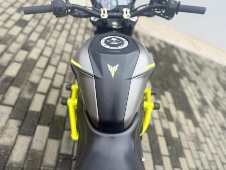 YAMAHA MT-03 300 ABS, Foto 4