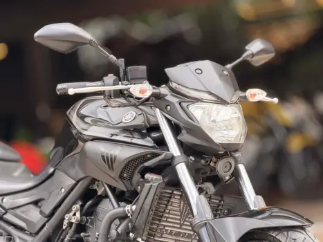 YAMAHA MT-03 300 ABS, Foto 3