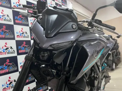 YAMAHA MT-03 300 ABS, Foto 3