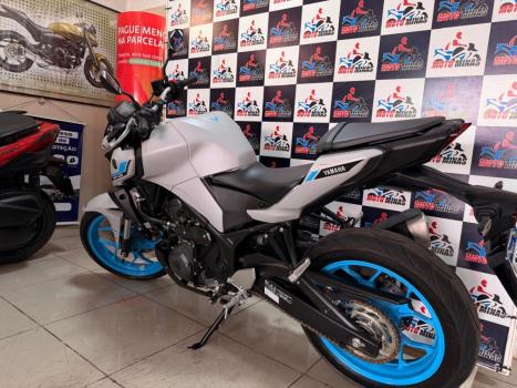 YAMAHA MT-03 300 ABS, Foto 4