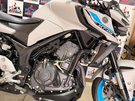 YAMAHA MT-03 300 ABS, Foto 7