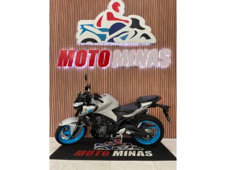 YAMAHA MT-03 300 ABS, Foto 1