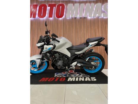 YAMAHA MT-03 300 ABS, Foto 2