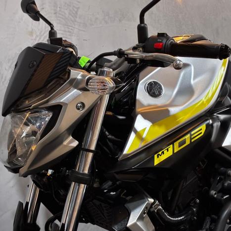 YAMAHA MT-03 300 ABS, Foto 12