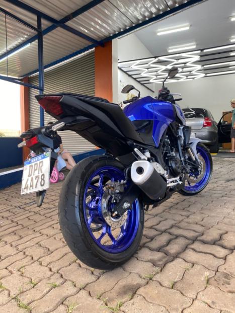 YAMAHA MT-03 300 ABS, Foto 4