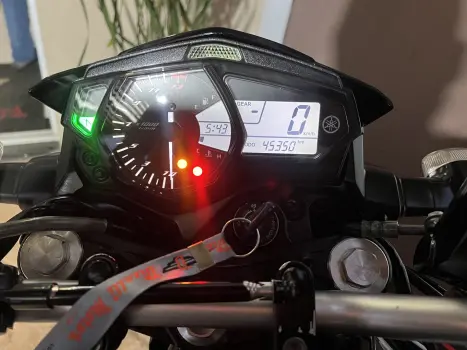 YAMAHA MT-03 300 ABS, Foto 8